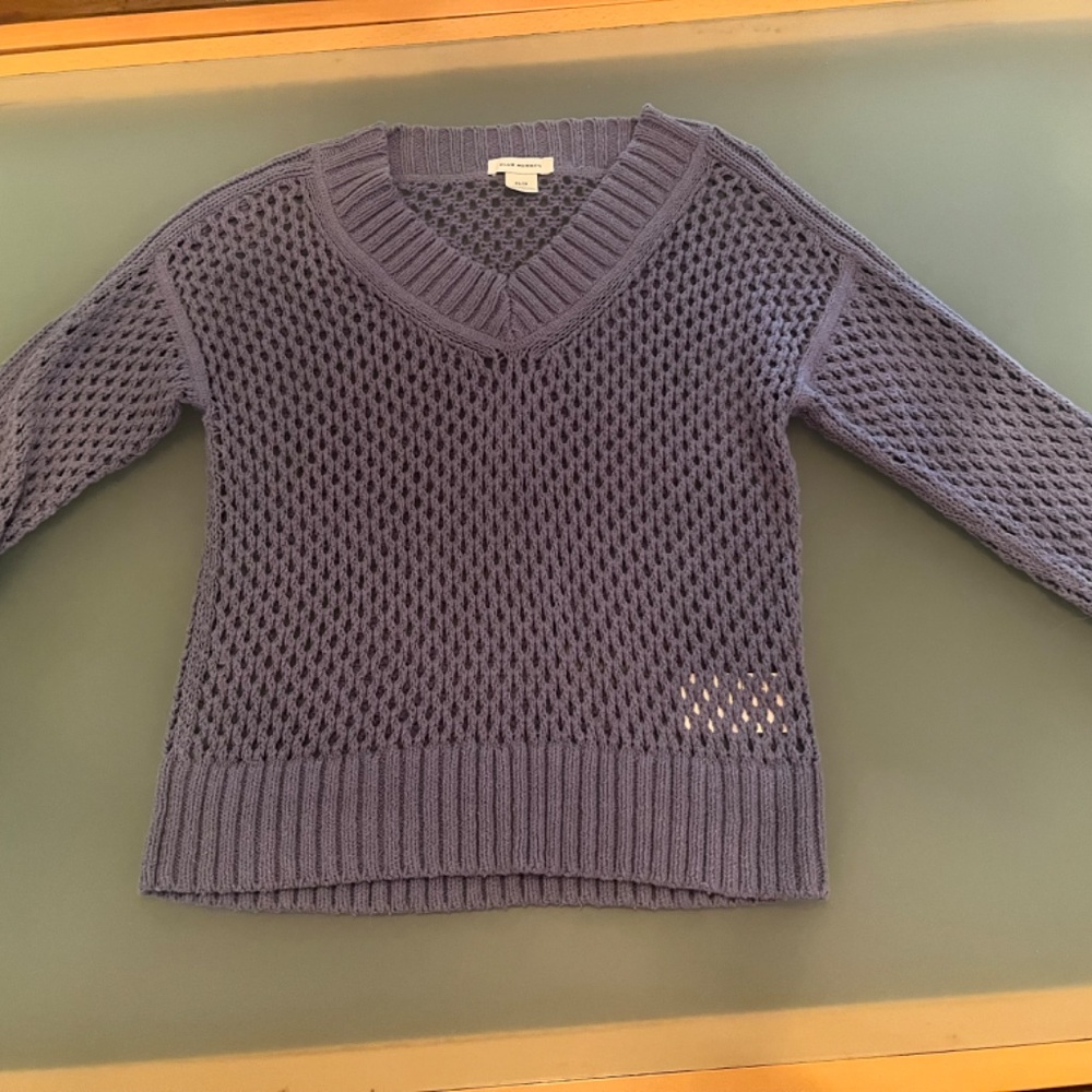 CLUB MONACO Cotten V-Neck Sweater.